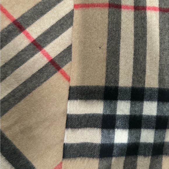 Authentic Burberry Preloved Cashmere Scarf 🧣 - Picture 6 of 12